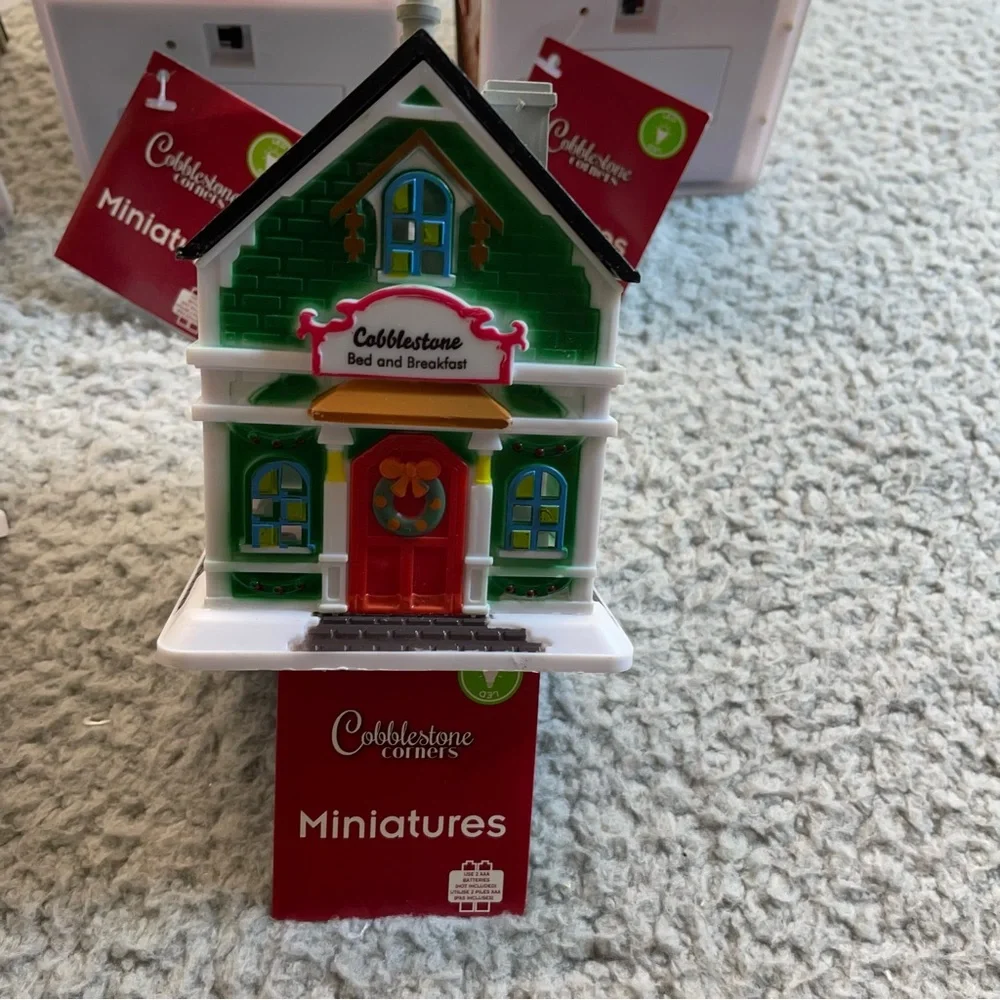 Christmas Cobblestone Corners‎ Set of 5 winter village miniatures Buildings NWT